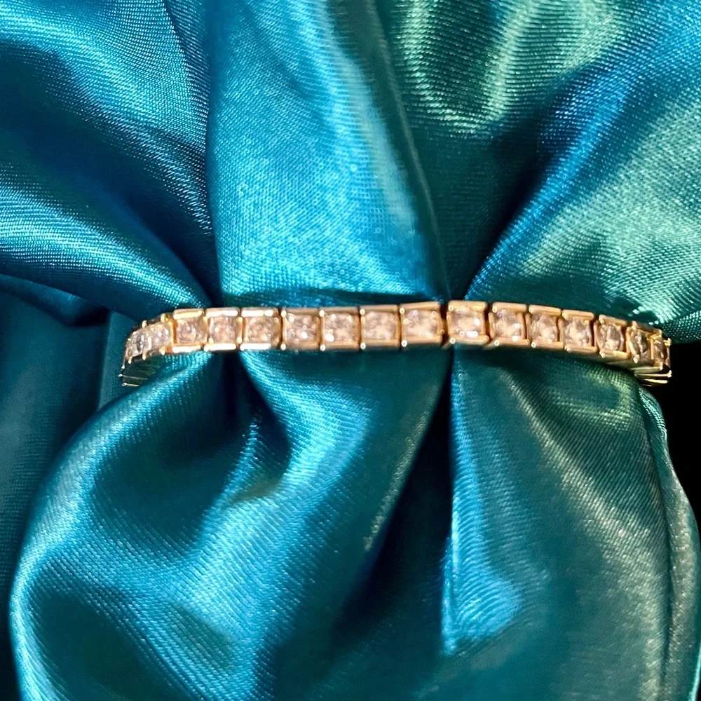 Premier Designs
Gold Color Rhinestone Adjustable Tennis Bracelet Fringe Gift VTG - Picture 6 of 17
